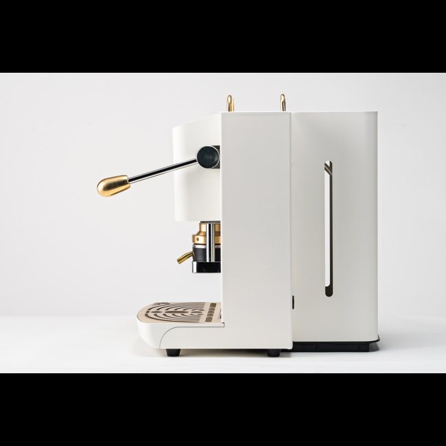 Secondo immagine del prodotto FABER Macchina da Caffè a cialde - Pro Mini Deluxe Pure White & Brass Ottonato 1,3 l by Faber