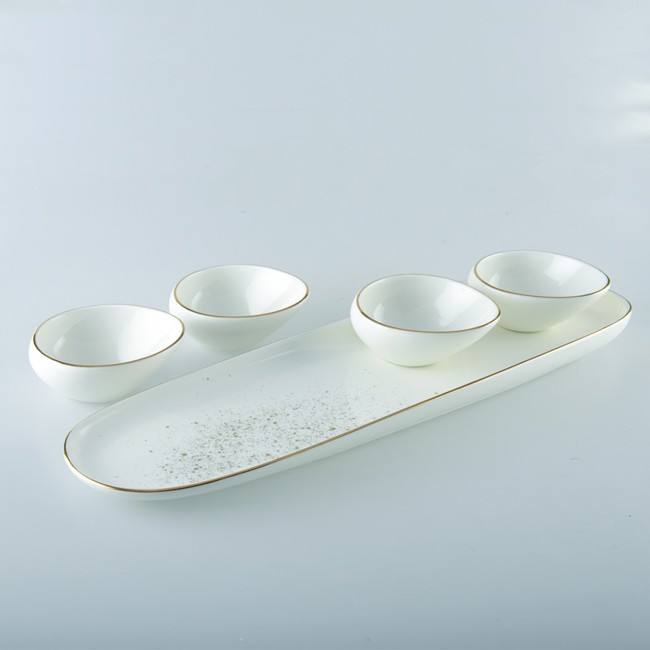 Secondo immagine del prodotto Servizio 4 coppe in porcellana bianca flash oro con vassoio 41 cm by Aulica