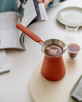 Caffettiera in rame, caffettiera turca, vecchia caffettiera, pentola in  rame fatta a mano, caffettiera turca, cucina vintage, arredamento rustico  per la casa -  Italia