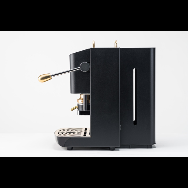 Secondo immagine del prodotto FABER Macchina da Caffè a cialde - Pro Mini Deluxe Mat Black & Brass Ottonato 1,3 l by Faber